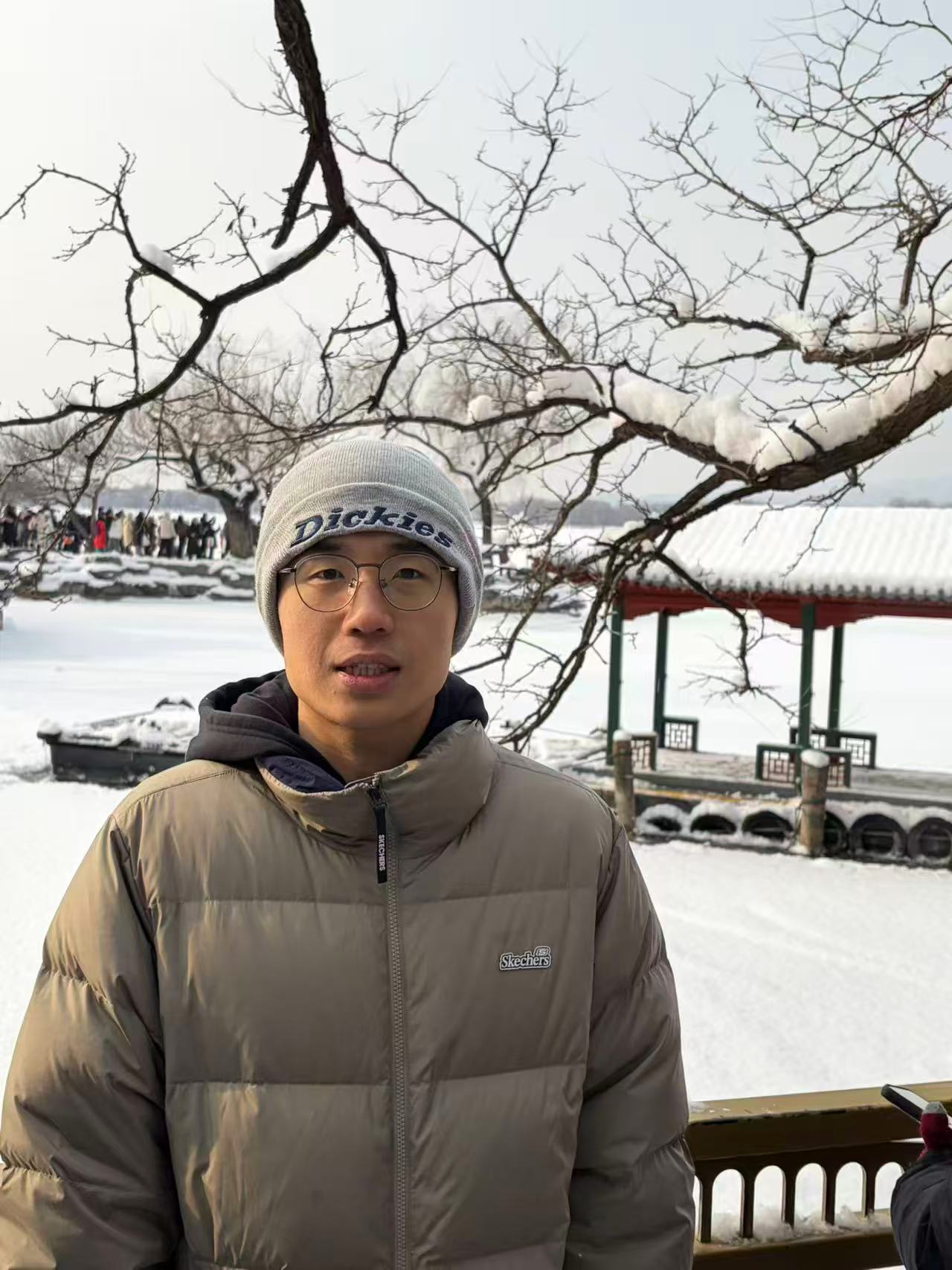 Luyue He 何鲁越